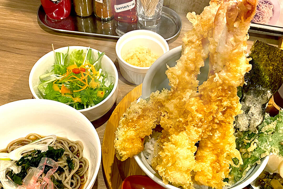 そびえ立つ大海老天丼セット